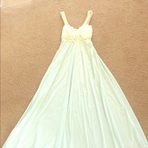 Beautiful Vintage Night Gown!
